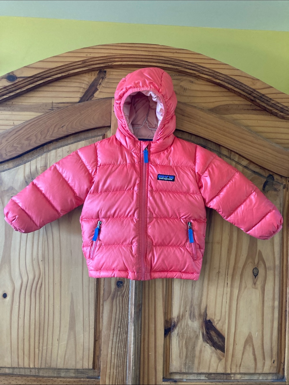 Girls Patagonia pink down puffer hooded jacket coat size 12-18 months